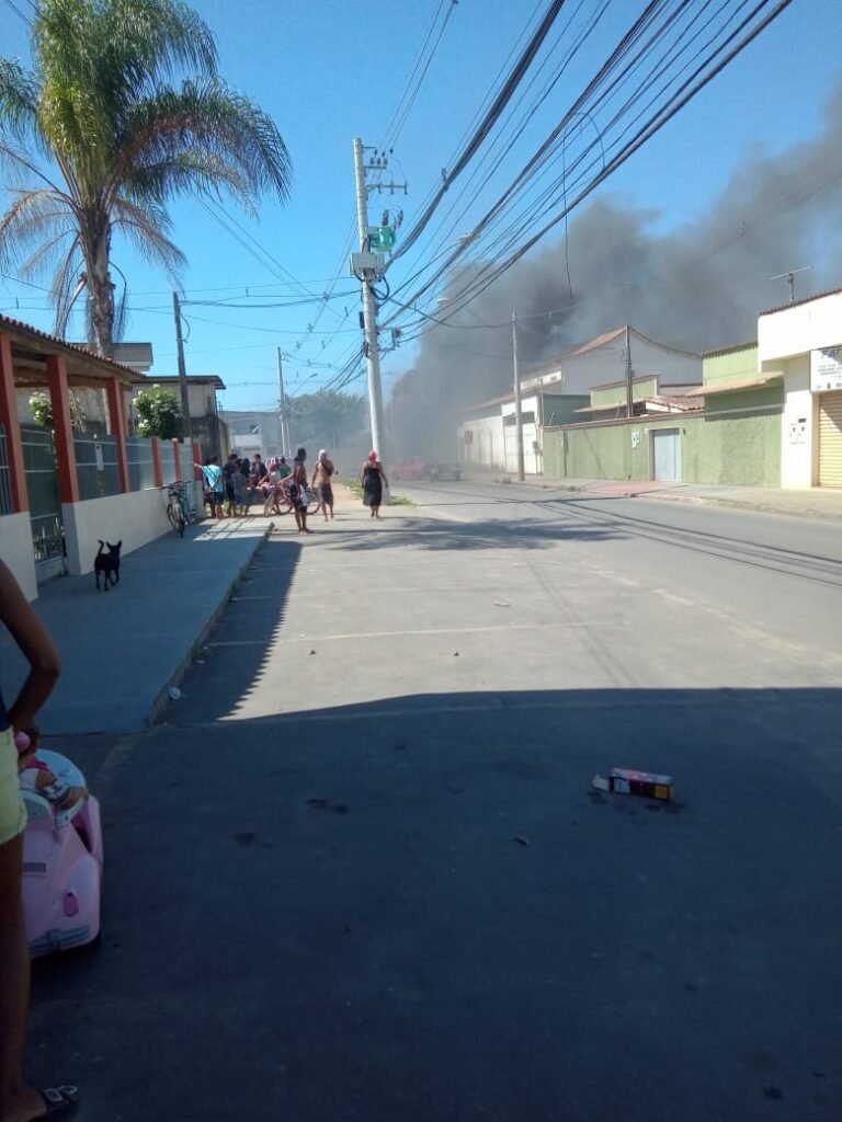 Morte de homem gera protestos e confrontos com a PM em Cidade do Pomar, na Serra.