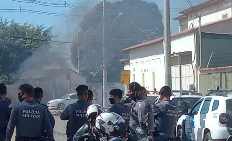 Morte de homem gera protestos e confrontos com a PM em Cidade do Pomar, na Serra.